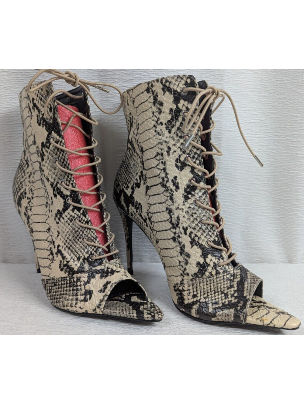 Cape Robbin - Vintage Style Heels - Viva PY4360 - Size 8M